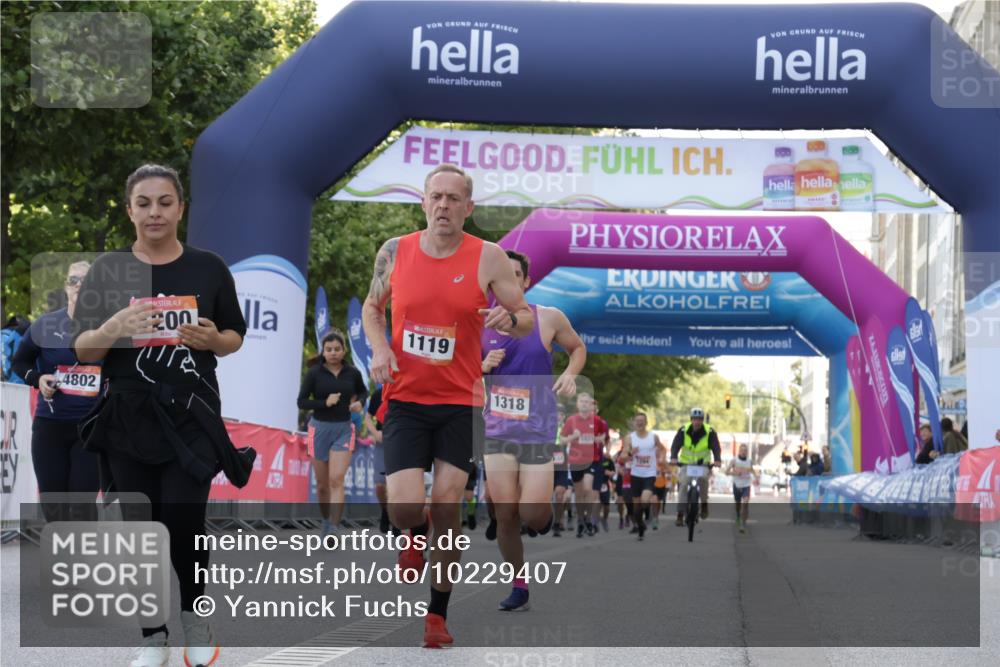 06.09.2026 - CURREX Alsterlauf Yannick Fuchs http://msf.ph/oto/10229407 06.09.2026 11:45:14 Ziel 1095, 1119, 1200, 1203, 1234, 1278, 1299, 1318, 4802, 8110 meine-sportfotos.de
