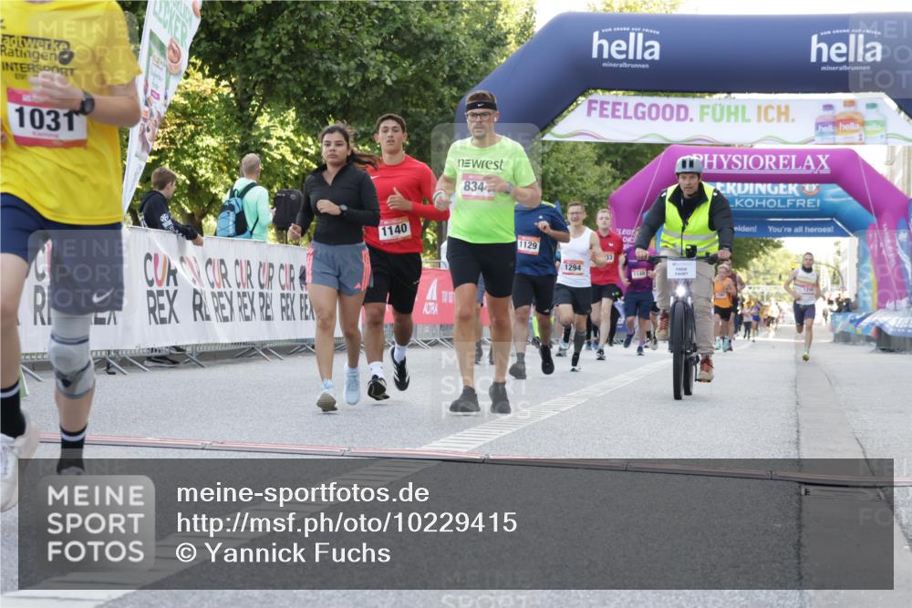 06.09.2026 - CURREX Alsterlauf Yannick Fuchs http://msf.ph/oto/10229415 06.09.2026 11:45:21 Ziel 1031, 1095, 1119, 1129, 1140, 1200, 1294, 1304, 1318, 4802, 8344 meine-sportfotos.de