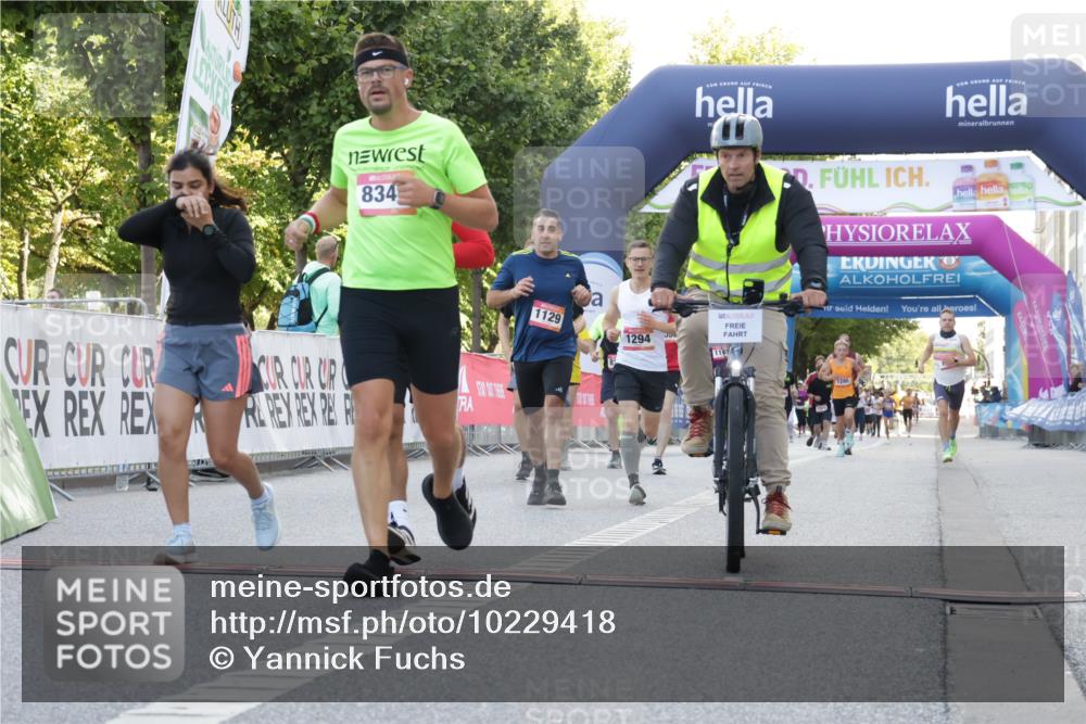 06.09.2026 - CURREX Alsterlauf Yannick Fuchs http://msf.ph/oto/10229418 06.09.2026 11:45:22 Ziel 1030, 1031, 1033, 1095, 1119, 1129, 1140, 1200, 1258, 1294, 1304, 1318, 4802, 8344 meine-sportfotos.de