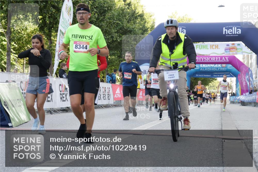 06.09.2026 - CURREX Alsterlauf Yannick Fuchs http://msf.ph/oto/10229419 06.09.2026 11:45:23 Ziel 1030, 1031, 1033, 1119, 1129, 1140, 1258, 1294, 1304, 1318, 1340, 4802, 8344 meine-sportfotos.de