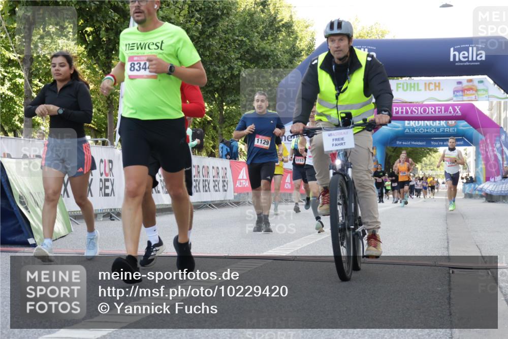 06.09.2026 - CURREX Alsterlauf Yannick Fuchs http://msf.ph/oto/10229420 06.09.2026 11:45:23 Ziel 1030, 1031, 1033, 1119, 1129, 1140, 1258, 1294, 1304, 1318, 1340, 4802, 8344 meine-sportfotos.de