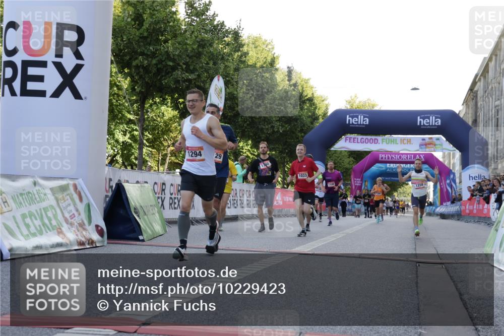 06.09.2026 - CURREX Alsterlauf Yannick Fuchs http://msf.ph/oto/10229423 06.09.2026 11:45:25 Ziel 1030, 1031, 1033, 1129, 1140, 1149, 1258, 1294, 1295, 1304, 1340, 4802, 8136, 8344 meine-sportfotos.de