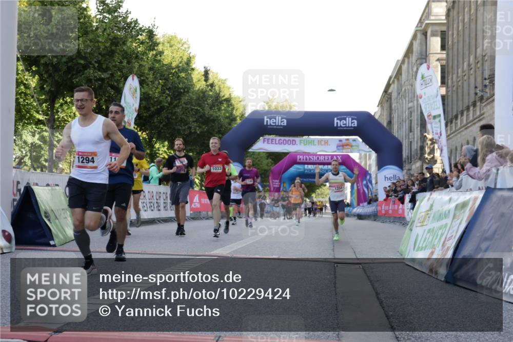 06.09.2026 - CURREX Alsterlauf Yannick Fuchs http://msf.ph/oto/10229424 06.09.2026 11:45:25 Ziel 1030, 1031, 1033, 1129, 1140, 1149, 1258, 1294, 1295, 1304, 1340, 4802, 8136, 8344 meine-sportfotos.de