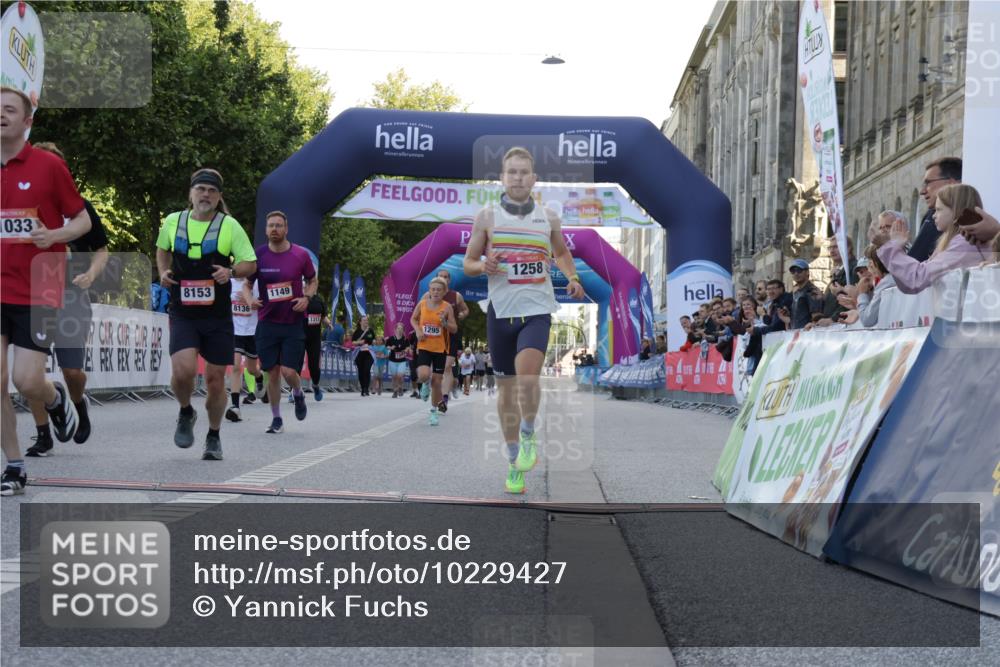 06.09.2026 - CURREX Alsterlauf Yannick Fuchs http://msf.ph/oto/10229427 06.09.2026 11:45:26 Ziel 1030, 1031, 1033, 1129, 1140, 1149, 1216, 1258, 1294, 1295, 1304, 1340, 4802, 8136, 8344 meine-sportfotos.de