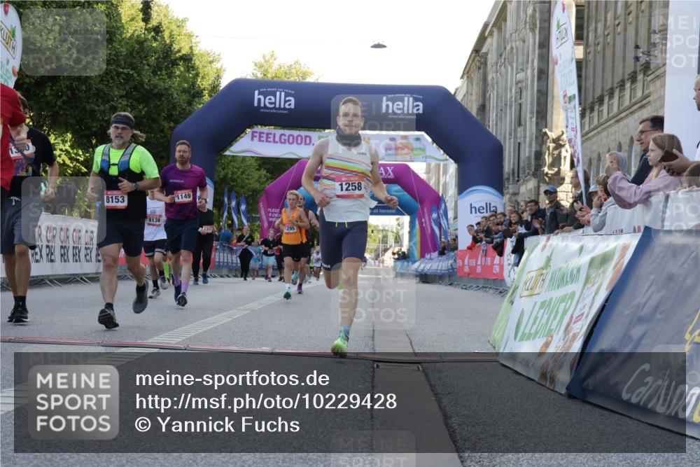 06.09.2026 - CURREX Alsterlauf Yannick Fuchs http://msf.ph/oto/10229428 06.09.2026 11:45:27 Ziel 1030, 1031, 1033, 1129, 1140, 1149, 1216, 1258, 1294, 1295, 1304, 1340, 8136, 8344 meine-sportfotos.de