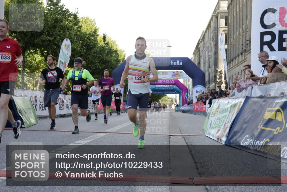 06.09.2026 - CURREX Alsterlauf Yannick Fuchs http://msf.ph/oto/10229433 06.09.2026 11:45:27 Ziel 1030, 1031, 1033, 1129, 1140, 1149, 1216, 1258, 1294, 1295, 1304, 1340, 8136, 8344 meine-sportfotos.de
