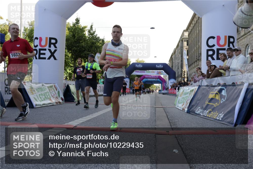 06.09.2026 - CURREX Alsterlauf Yannick Fuchs http://msf.ph/oto/10229435 06.09.2026 11:45:28 Ziel 1030, 1033, 1129, 1140, 1149, 1216, 1258, 1294, 1295, 1304, 1340, 8136, 8344 meine-sportfotos.de