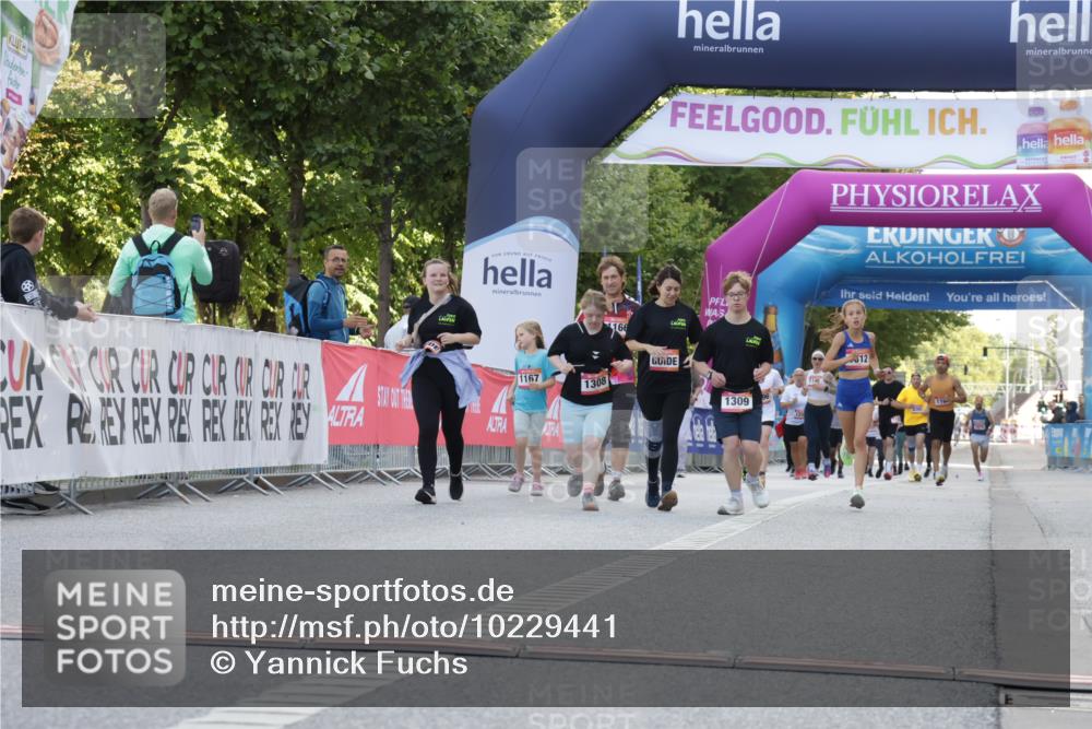 06.09.2026 - CURREX Alsterlauf Yannick Fuchs http://msf.ph/oto/10229441 06.09.2026 11:45:35 Ziel 1026, 1149, 1216, 1295, 1312, 1317, 1340, 8136 meine-sportfotos.de