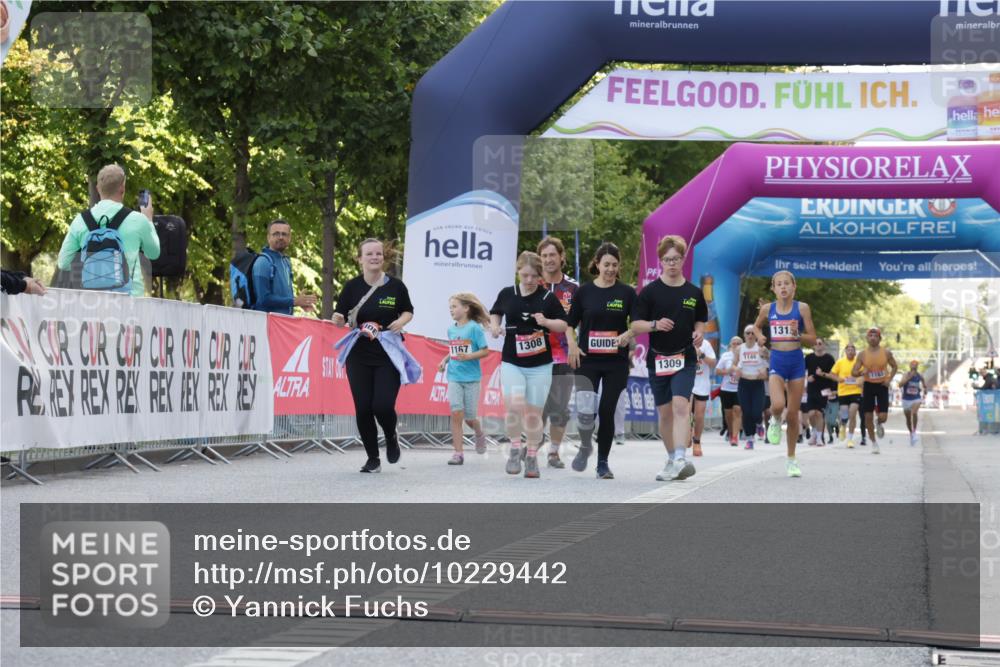 06.09.2026 - CURREX Alsterlauf Yannick Fuchs http://msf.ph/oto/10229442 06.09.2026 11:45:36 Ziel 1026, 1149, 1216, 1295, 1312, 1317, 8136 meine-sportfotos.de