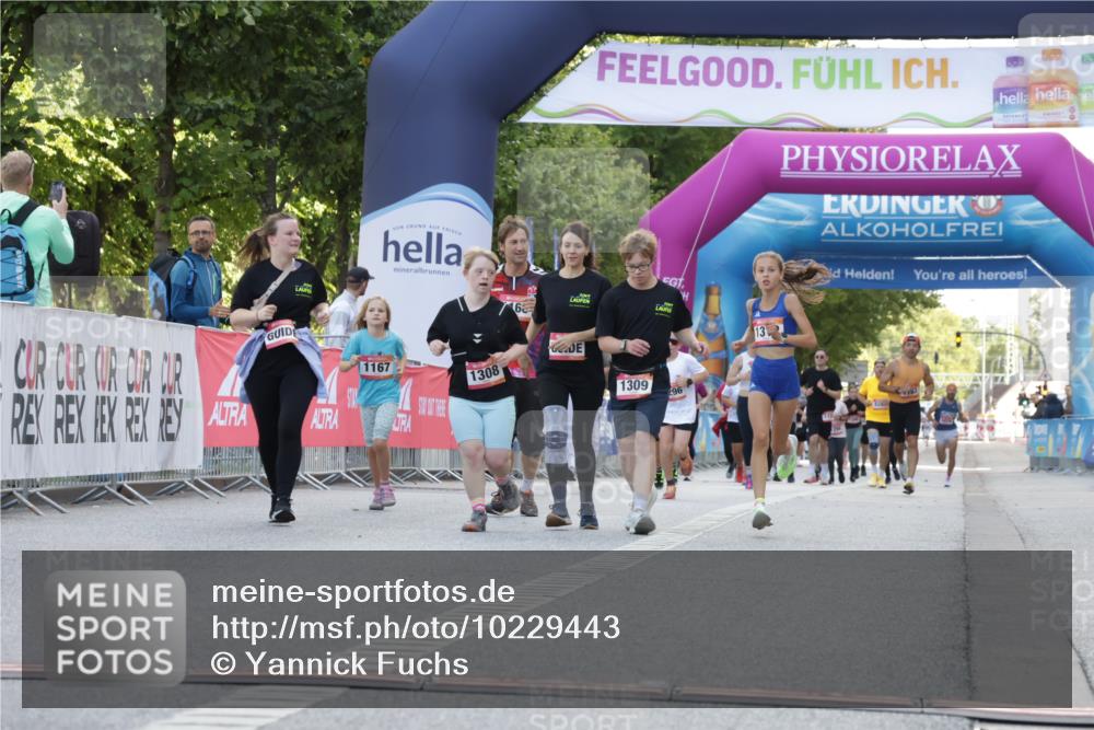06.09.2026 - CURREX Alsterlauf Yannick Fuchs http://msf.ph/oto/10229443 06.09.2026 11:45:36 Ziel 1026, 1149, 1216, 1295, 1312, 1317, 8136 meine-sportfotos.de