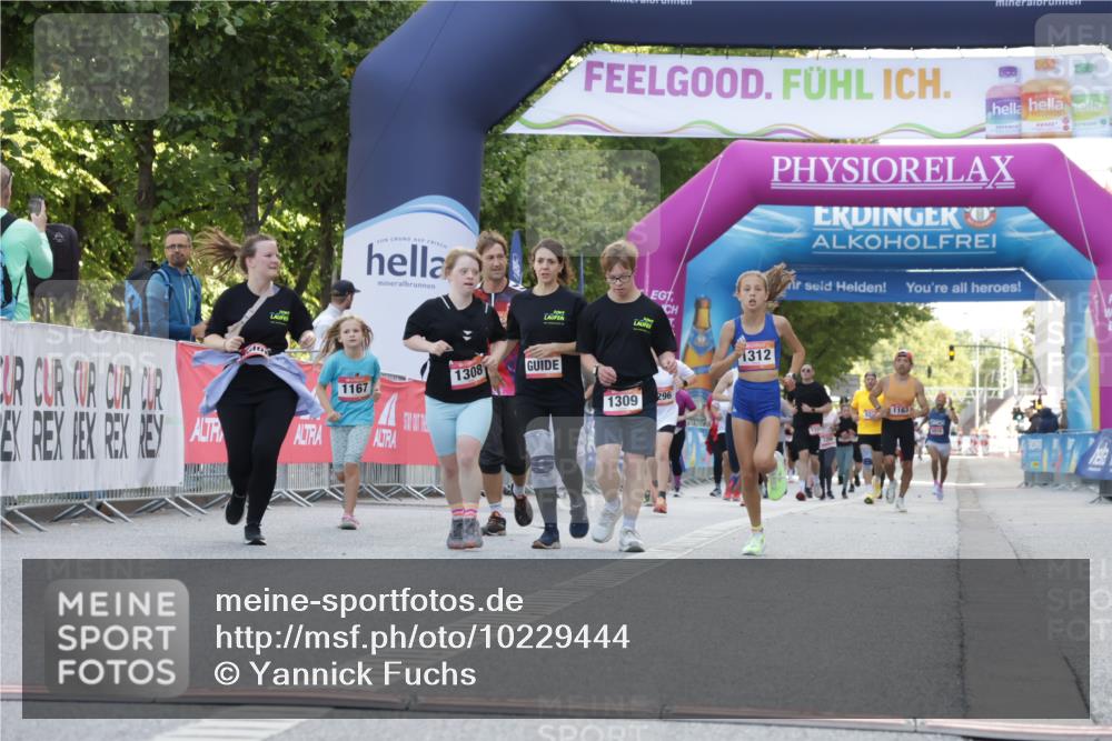 06.09.2026 - CURREX Alsterlauf Yannick Fuchs http://msf.ph/oto/10229444 06.09.2026 11:45:37 Ziel 1026, 1216, 1295, 1312, 1317, 8136 meine-sportfotos.de