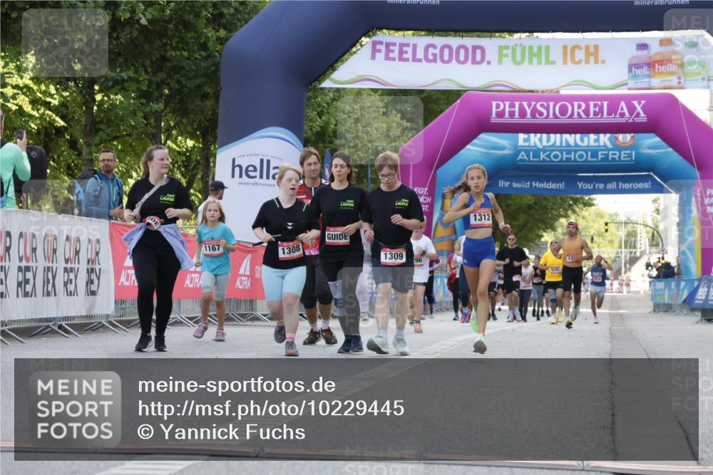 06.09.2026 - CURREX Alsterlauf Yannick Fuchs http://msf.ph/oto/10229445 06.09.2026 11:45:37 Ziel 1026, 1216, 1295, 1312, 1317, 8136 meine-sportfotos.de