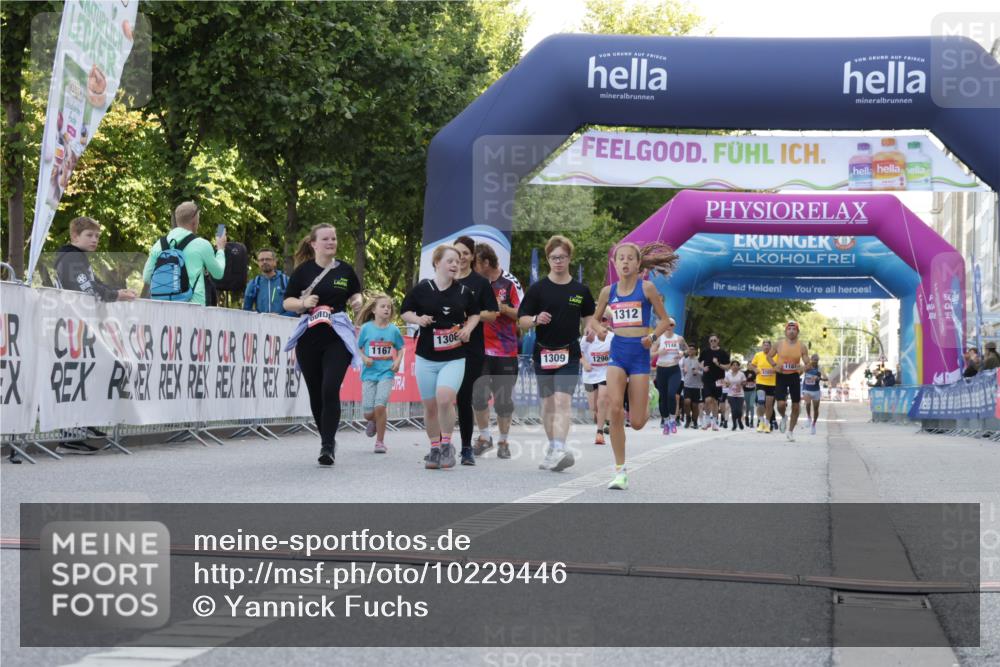 06.09.2026 - CURREX Alsterlauf Yannick Fuchs http://msf.ph/oto/10229446 06.09.2026 11:45:38 Ziel 1026, 1216, 1308, 1309, 1312, 1317 meine-sportfotos.de