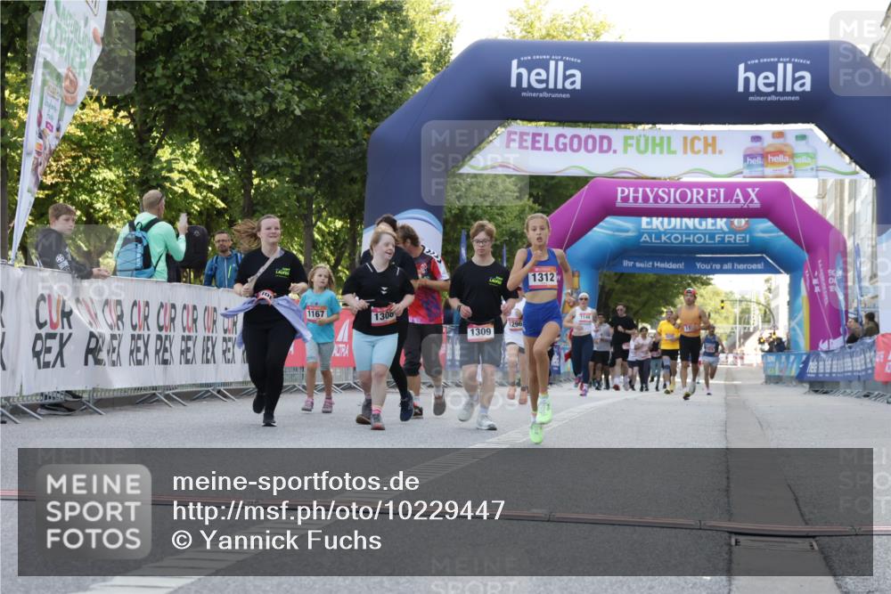 06.09.2026 - CURREX Alsterlauf Yannick Fuchs http://msf.ph/oto/10229447 06.09.2026 11:45:38 Ziel 1026, 1216, 1308, 1309, 1312, 1317 meine-sportfotos.de