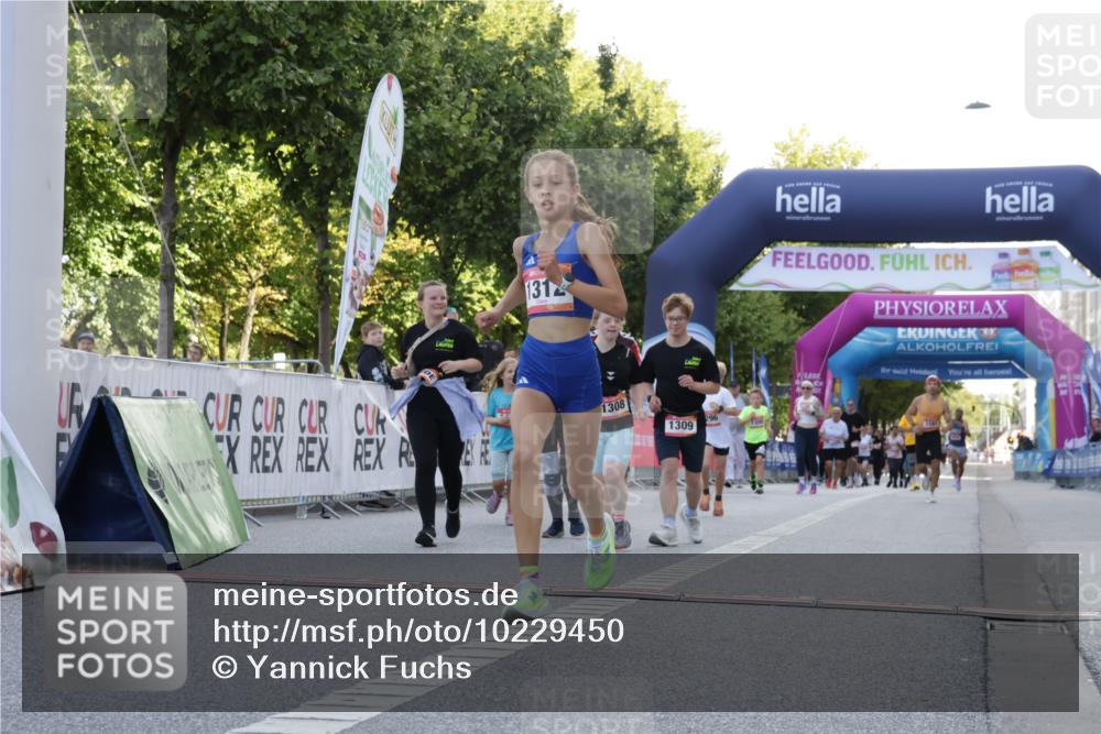 06.09.2026 - CURREX Alsterlauf Yannick Fuchs http://msf.ph/oto/10229450 06.09.2026 11:45:40 Ziel 1026, 1166, 1167, 1296, 1308, 1309, 1312, 1317 meine-sportfotos.de