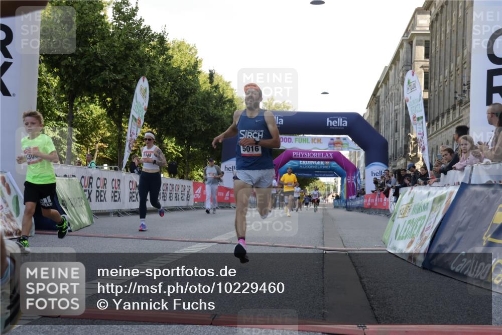 06.09.2026 - CURREX Alsterlauf Yannick Fuchs http://msf.ph/oto/10229460 06.09.2026 11:45:48 Ziel 1148, 1163, 1166, 1167, 1296, 1300, 1308, 1309, 5016 meine-sportfotos.de