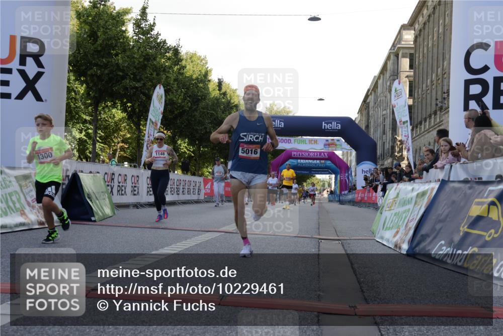 06.09.2026 - CURREX Alsterlauf Yannick Fuchs http://msf.ph/oto/10229461 06.09.2026 11:45:49 Ziel 1148, 1163, 1166, 1167, 1296, 1300, 1308, 1309, 5016 meine-sportfotos.de