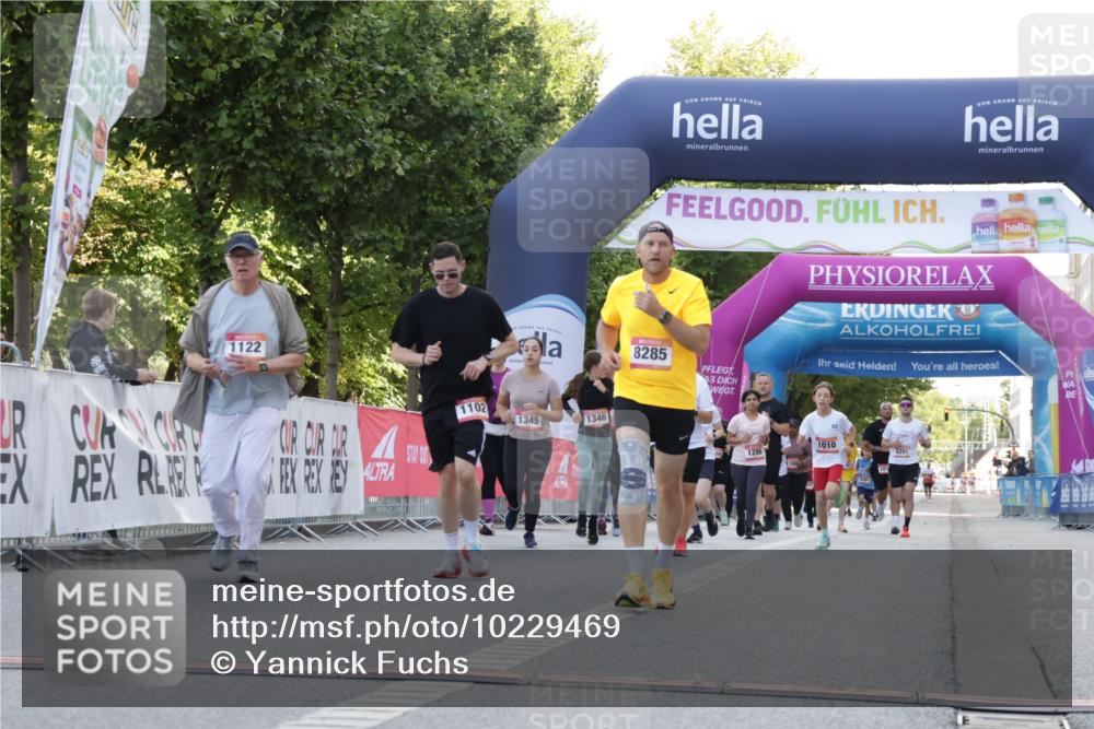 06.09.2026 - CURREX Alsterlauf Yannick Fuchs http://msf.ph/oto/10229469 06.09.2026 11:45:52 Ziel 1102, 1122, 1148, 1163, 1296, 1300, 5016, 8285 meine-sportfotos.de