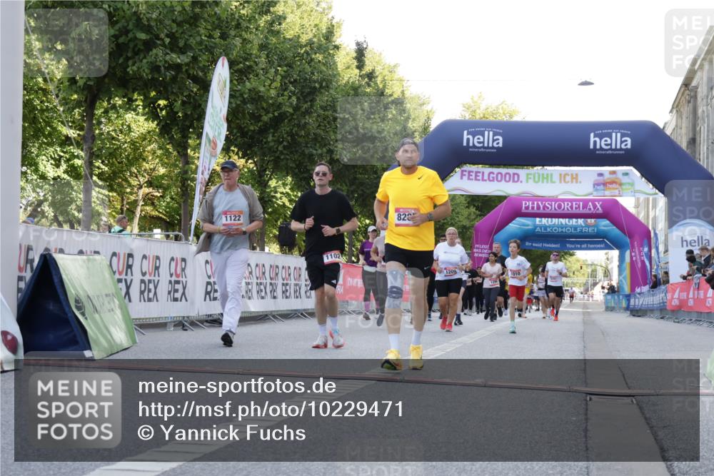 06.09.2026 - CURREX Alsterlauf Yannick Fuchs http://msf.ph/oto/10229471 06.09.2026 11:45:54 Ziel 1010, 1102, 1122, 1148, 1163, 1300, 1345, 1346, 5016, 8285 meine-sportfotos.de