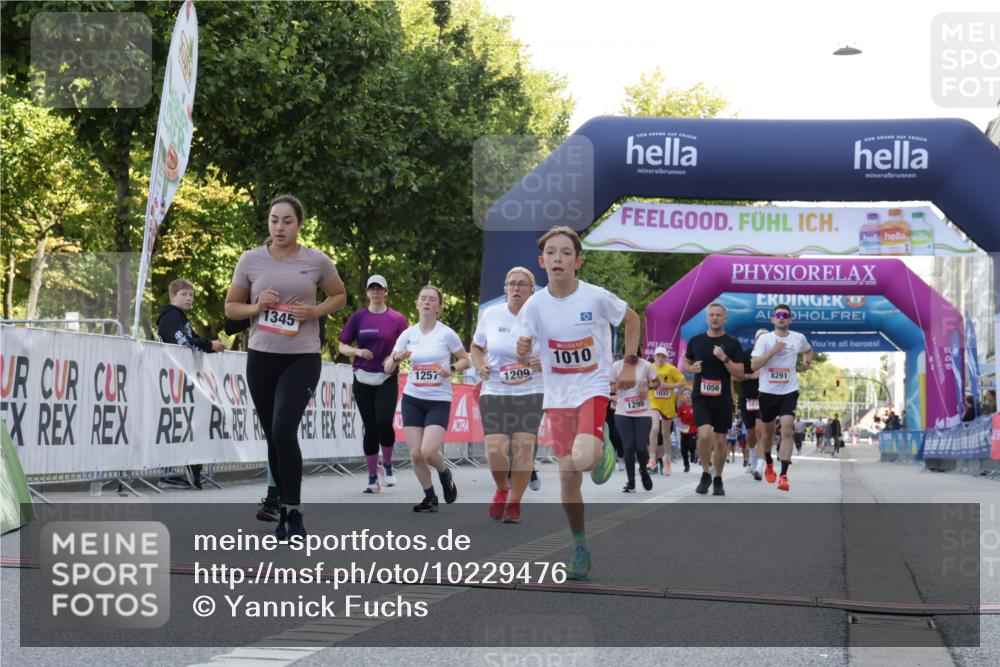 06.09.2026 - CURREX Alsterlauf Yannick Fuchs http://msf.ph/oto/10229476 06.09.2026 11:45:57 Ziel 1010, 1102, 1122, 1148, 1209, 1257, 1345, 1346, 3755, 8285, 8291 meine-sportfotos.de