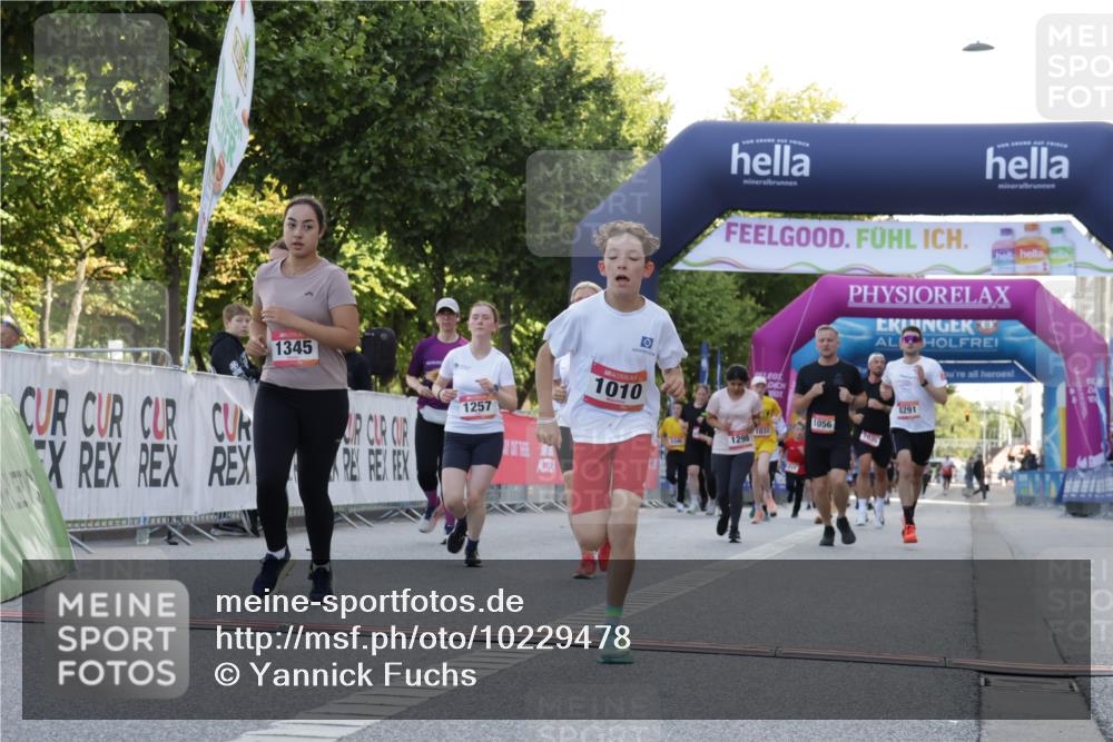 06.09.2026 - CURREX Alsterlauf Yannick Fuchs http://msf.ph/oto/10229478 06.09.2026 11:45:57 Ziel 1010, 1102, 1122, 1148, 1209, 1257, 1345, 1346, 3755, 8285, 8291 meine-sportfotos.de