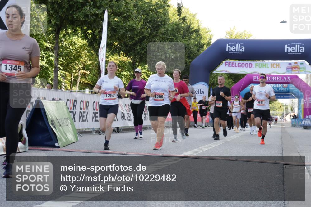 06.09.2026 - CURREX Alsterlauf Yannick Fuchs http://msf.ph/oto/10229482 06.09.2026 11:45:59 Ziel 1010, 1035, 1056, 1102, 1122, 1150, 1209, 1257, 1298, 1305, 1345, 1346, 3755, 8285, 8291 meine-sportfotos.de