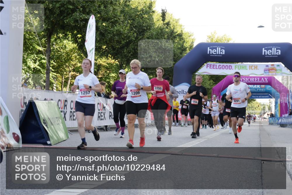 06.09.2026 - CURREX Alsterlauf Yannick Fuchs http://msf.ph/oto/10229484 06.09.2026 11:45:59 Ziel 1010, 1035, 1056, 1102, 1122, 1150, 1209, 1257, 1298, 1305, 1345, 1346, 3755, 8285, 8291 meine-sportfotos.de