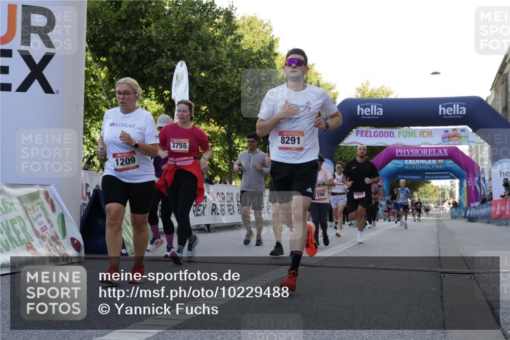 06.09.2026 - CURREX Alsterlauf Yannick Fuchs http://msf.ph/oto/10229488 06.09.2026 11:46:02 Ziel 1010, 1032, 1035, 1056, 1102, 1103, 1122, 1150, 1209, 1211, 1257, 1298, 1305, 1345, 1346, 3755, 8285, 8291 meine-sportfotos.de