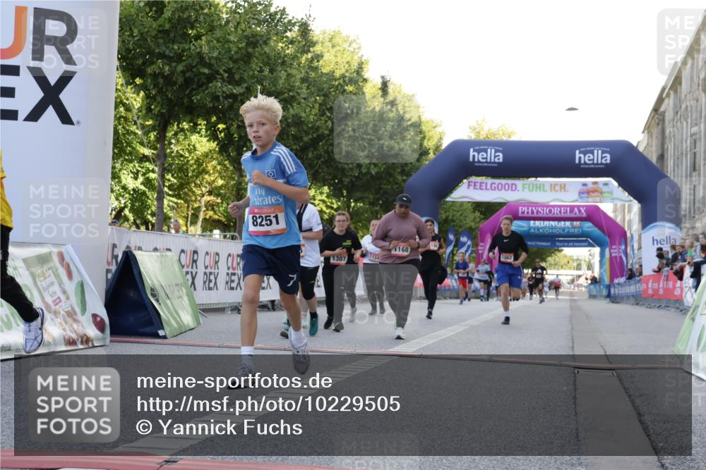 06.09.2026 - CURREX Alsterlauf Yannick Fuchs http://msf.ph/oto/10229505 06.09.2026 11:46:09 Ziel 1032, 1035, 1056, 1062, 1071, 1103, 1134, 1145, 1150, 1168, 1196, 1211, 1298, 1305, 1307, 3755, 8251, 8346 meine-sportfotos.de