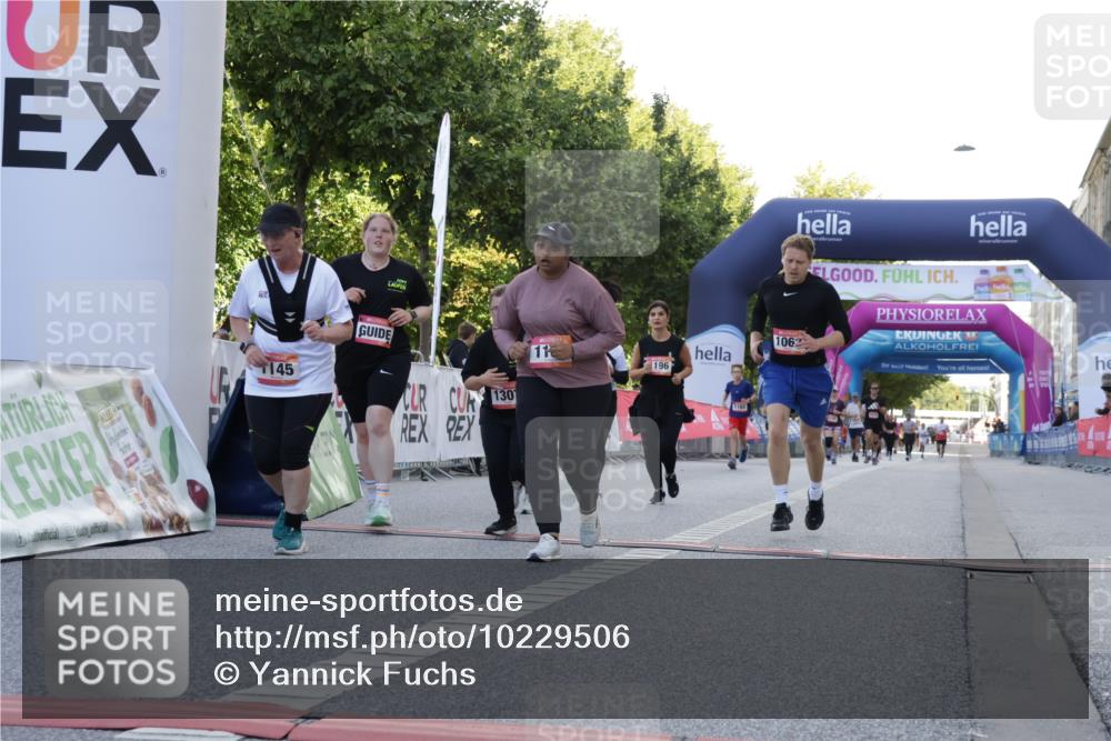 06.09.2026 - CURREX Alsterlauf Yannick Fuchs http://msf.ph/oto/10229506 06.09.2026 11:46:11 Ziel 1032, 1035, 1062, 1071, 1103, 1134, 1145, 1168, 1196, 1211, 1298, 1305, 1307, 8251, 8346 meine-sportfotos.de