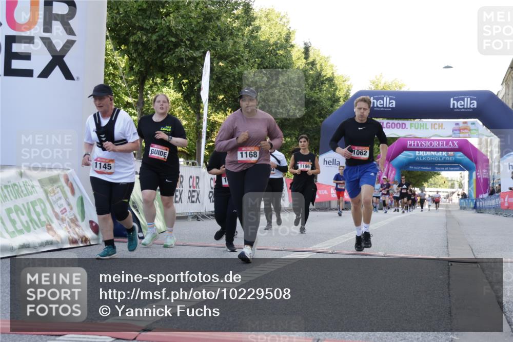 06.09.2026 - CURREX Alsterlauf Yannick Fuchs http://msf.ph/oto/10229508 06.09.2026 11:46:11 Ziel 1032, 1035, 1062, 1071, 1103, 1134, 1145, 1168, 1196, 1211, 1298, 1305, 1307, 8251, 8346 meine-sportfotos.de
