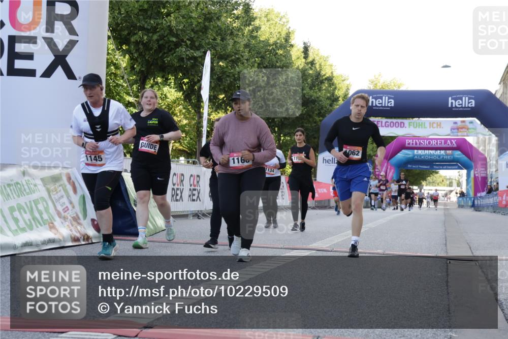 06.09.2026 - CURREX Alsterlauf Yannick Fuchs http://msf.ph/oto/10229509 06.09.2026 11:46:11 Ziel 1032, 1035, 1062, 1071, 1103, 1134, 1145, 1168, 1196, 1211, 1298, 1305, 1307, 8251, 8346 meine-sportfotos.de