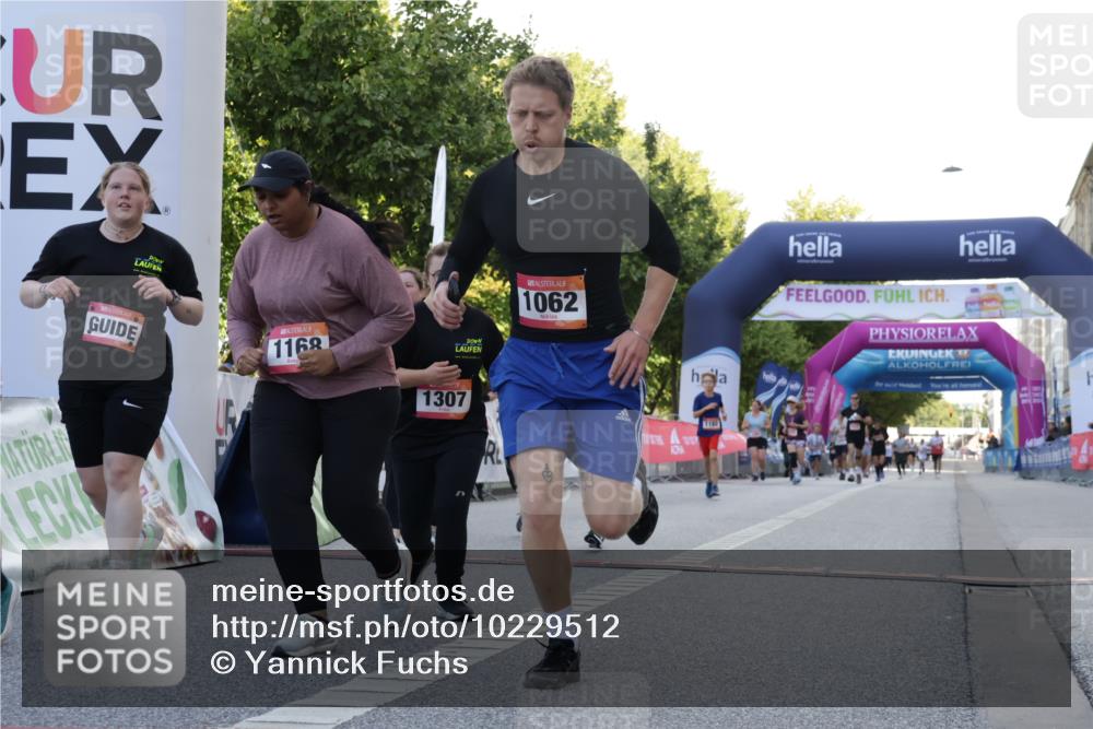 06.09.2026 - CURREX Alsterlauf Yannick Fuchs http://msf.ph/oto/10229512 06.09.2026 11:46:12 Ziel 1032, 1062, 1071, 1103, 1134, 1145, 1162, 1168, 1196, 1211, 1307, 8251, 8346 meine-sportfotos.de