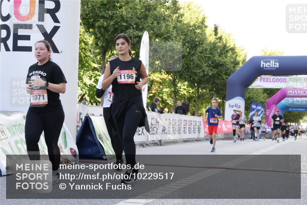 06.09.2026 - CURREX Alsterlauf Yannick Fuchs http://msf.ph/oto/10229517 06.09.2026 11:46:14 Ziel 1062, 1071, 1134, 1145, 1162, 1168, 1196, 1211, 1307, 8251, 8346 meine-sportfotos.de