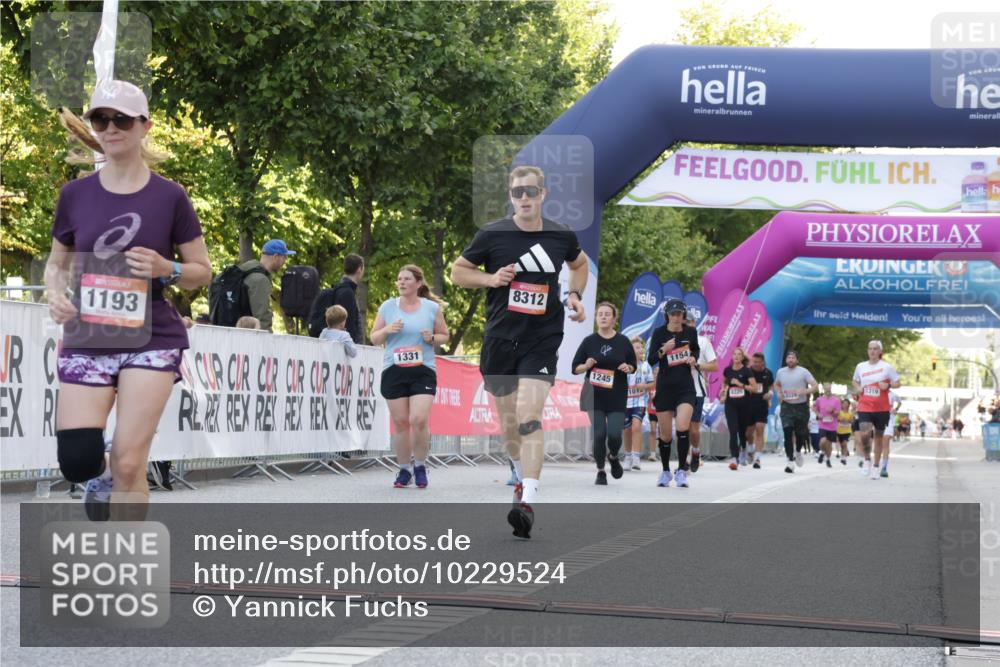06.09.2026 - CURREX Alsterlauf Yannick Fuchs http://msf.ph/oto/10229524 06.09.2026 11:46:20 Ziel 1134, 1162, 1193, 1196, 8312 meine-sportfotos.de