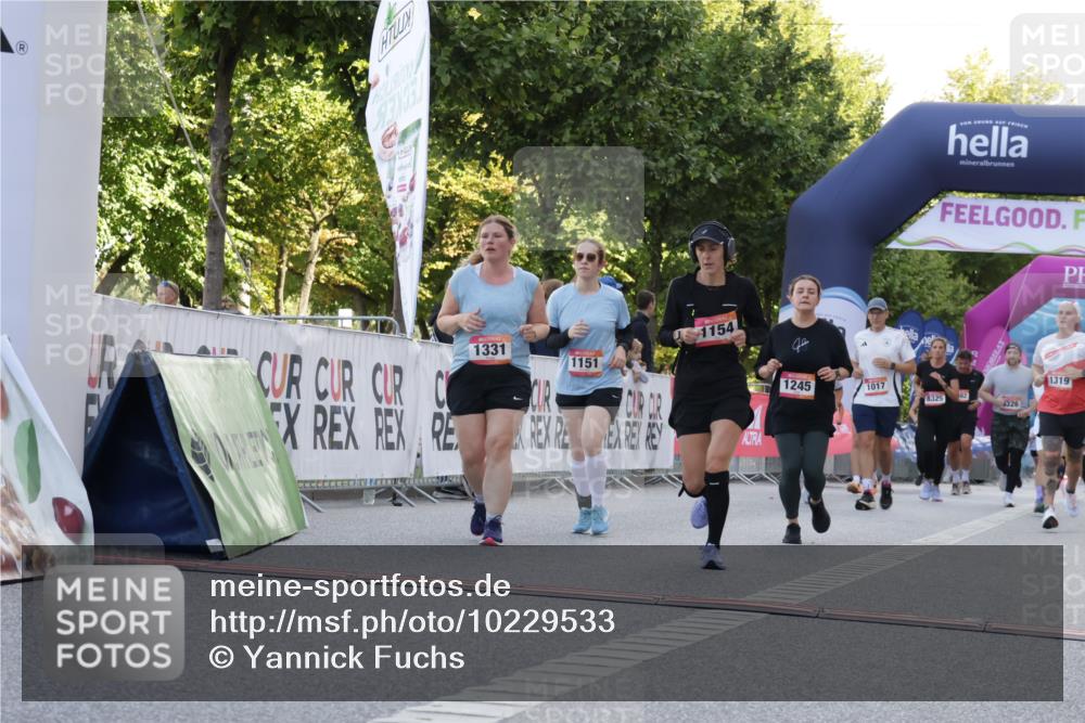 06.09.2026 - CURREX Alsterlauf Yannick Fuchs http://msf.ph/oto/10229533 06.09.2026 11:46:25 Ziel 1151, 1154, 1193, 1245, 1319, 1331, 8247, 8312 meine-sportfotos.de