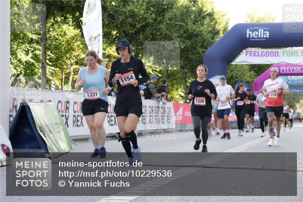 06.09.2026 - CURREX Alsterlauf Yannick Fuchs http://msf.ph/oto/10229536 06.09.2026 11:46:26 Ziel 1151, 1154, 1193, 1245, 1319, 1331, 8247, 8312 meine-sportfotos.de