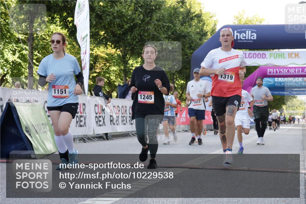 06.09.2026 - CURREX Alsterlauf Yannick Fuchs http://msf.ph/oto/10229538 06.09.2026 11:46:28 Ziel 1017, 1019, 1151, 1154, 1186, 1193, 1245, 1303, 1319, 1331, 8247, 8312, 8325, 8326 meine-sportfotos.de