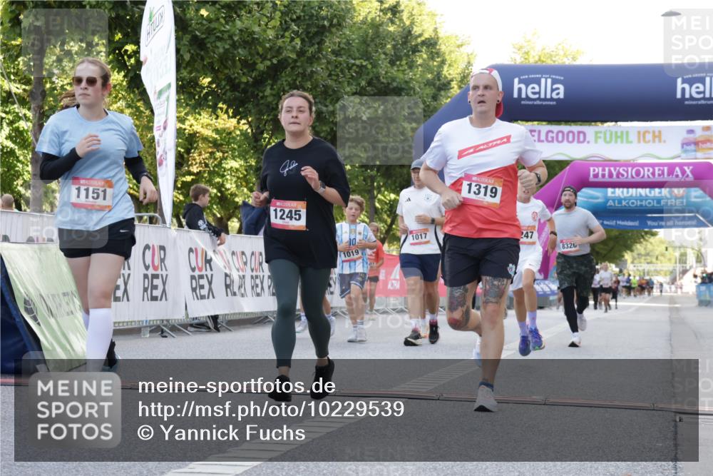 06.09.2026 - CURREX Alsterlauf Yannick Fuchs http://msf.ph/oto/10229539 06.09.2026 11:46:29 Ziel 1017, 1019, 1151, 1154, 1186, 1245, 1303, 1319, 1331, 8247, 8312, 8325, 8326 meine-sportfotos.de
