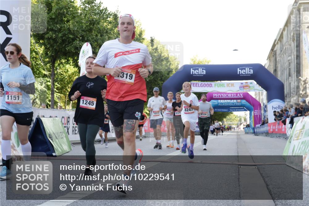 06.09.2026 - CURREX Alsterlauf Yannick Fuchs http://msf.ph/oto/10229541 06.09.2026 11:46:30 Ziel 1007, 1017, 1019, 1082, 1151, 1154, 1186, 1245, 1303, 1319, 1331, 8247, 8312, 8325, 8326 meine-sportfotos.de