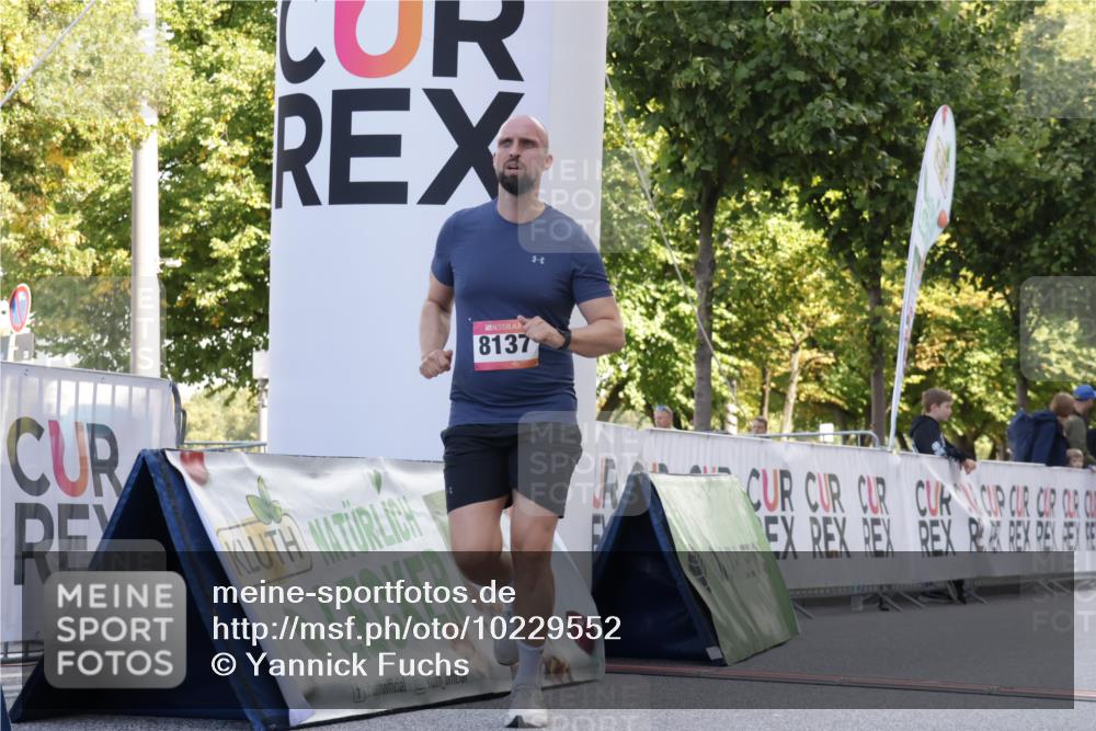 06.09.2026 - CURREX Alsterlauf Yannick Fuchs http://msf.ph/oto/10229552 06.09.2026 11:46:41 Ziel 1007, 1020, 1082, 1118, 1157, 1189, 1210, 8137, 8138, 8162 meine-sportfotos.de