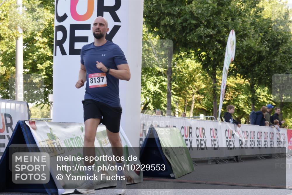 06.09.2026 - CURREX Alsterlauf Yannick Fuchs http://msf.ph/oto/10229553 06.09.2026 11:46:41 Ziel 1007, 1020, 1082, 1118, 1157, 1189, 1210, 8137, 8138, 8162 meine-sportfotos.de