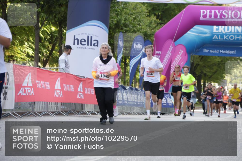 06.09.2026 - CURREX Alsterlauf Yannick Fuchs http://msf.ph/oto/10229570 06.09.2026 11:46:58 Ziel 1075, 1109, 1110, 1131, 1173, 8016 meine-sportfotos.de