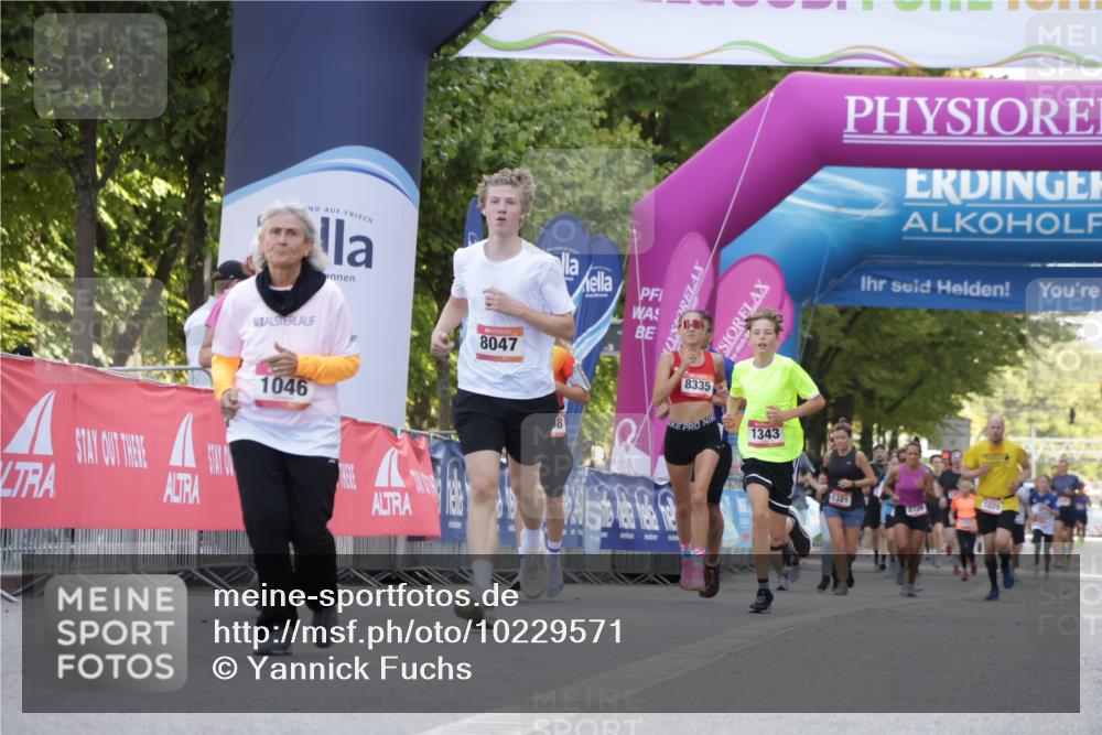 06.09.2026 - CURREX Alsterlauf Yannick Fuchs http://msf.ph/oto/10229571 06.09.2026 11:47:00 Ziel 1075, 1109, 1110, 1173, 8016, 8047 meine-sportfotos.de