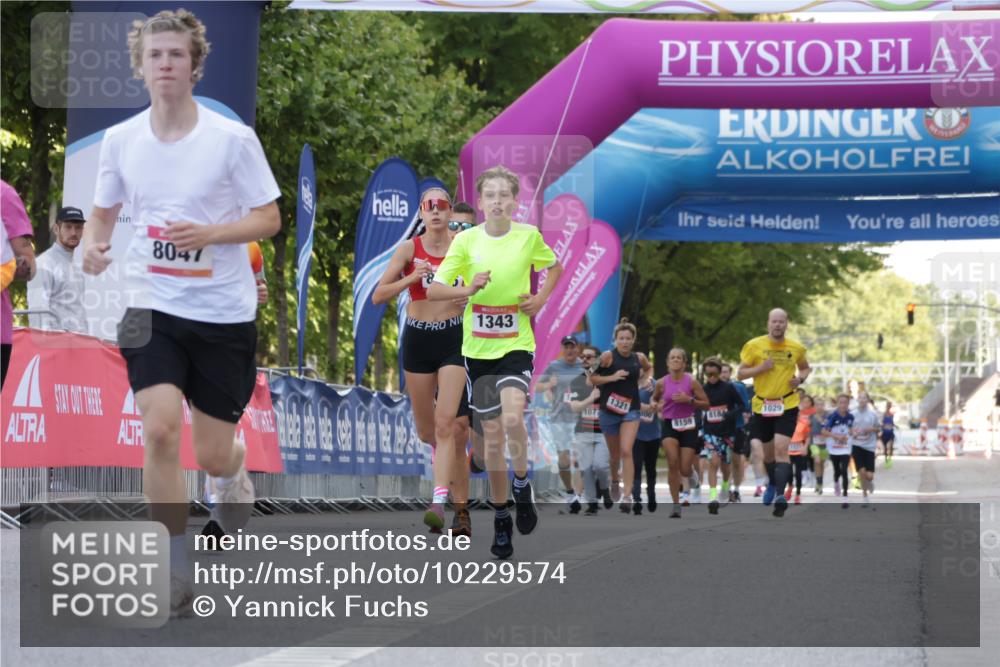 06.09.2026 - CURREX Alsterlauf Yannick Fuchs http://msf.ph/oto/10229574 06.09.2026 11:47:02 Ziel 1001, 1046, 1109, 1110, 1173, 8047, 8208 meine-sportfotos.de