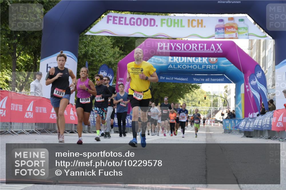 06.09.2026 - CURREX Alsterlauf Yannick Fuchs http://msf.ph/oto/10229578 06.09.2026 11:47:11 Ziel 1001, 1029, 1046, 1321, 1343, 8047, 8159, 8208, 8335 meine-sportfotos.de