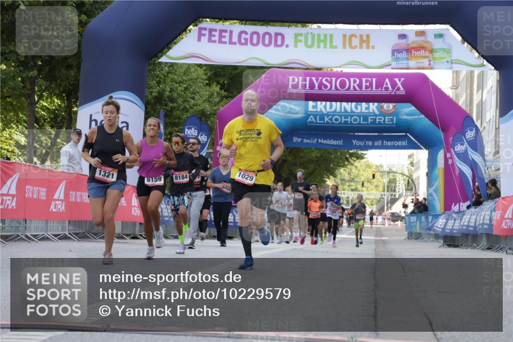 06.09.2026 - CURREX Alsterlauf Yannick Fuchs http://msf.ph/oto/10229579 06.09.2026 11:47:12 Ziel 1001, 1029, 1046, 1321, 1343, 8047, 8159, 8184, 8208, 8335 meine-sportfotos.de