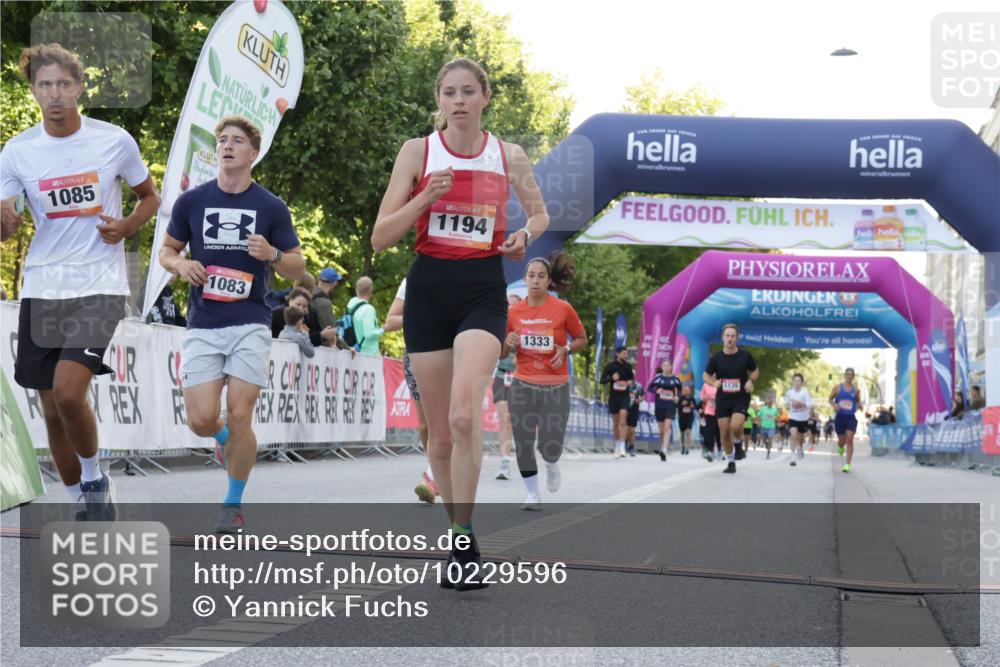 06.09.2026 - CURREX Alsterlauf Yannick Fuchs http://msf.ph/oto/10229596 06.09.2026 11:47:36 Ziel 1081, 1083, 1085, 1111, 1123, 1135, 1194, 1329, 1333, 8046, 8048, 8070, 8139, 8172, 8236 meine-sportfotos.de