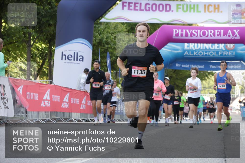 06.09.2026 - CURREX Alsterlauf Yannick Fuchs http://msf.ph/oto/10229601 06.09.2026 11:47:39 Ziel 1081, 1083, 1085, 1111, 1135, 1194, 1333, 8070, 8139, 8236 meine-sportfotos.de