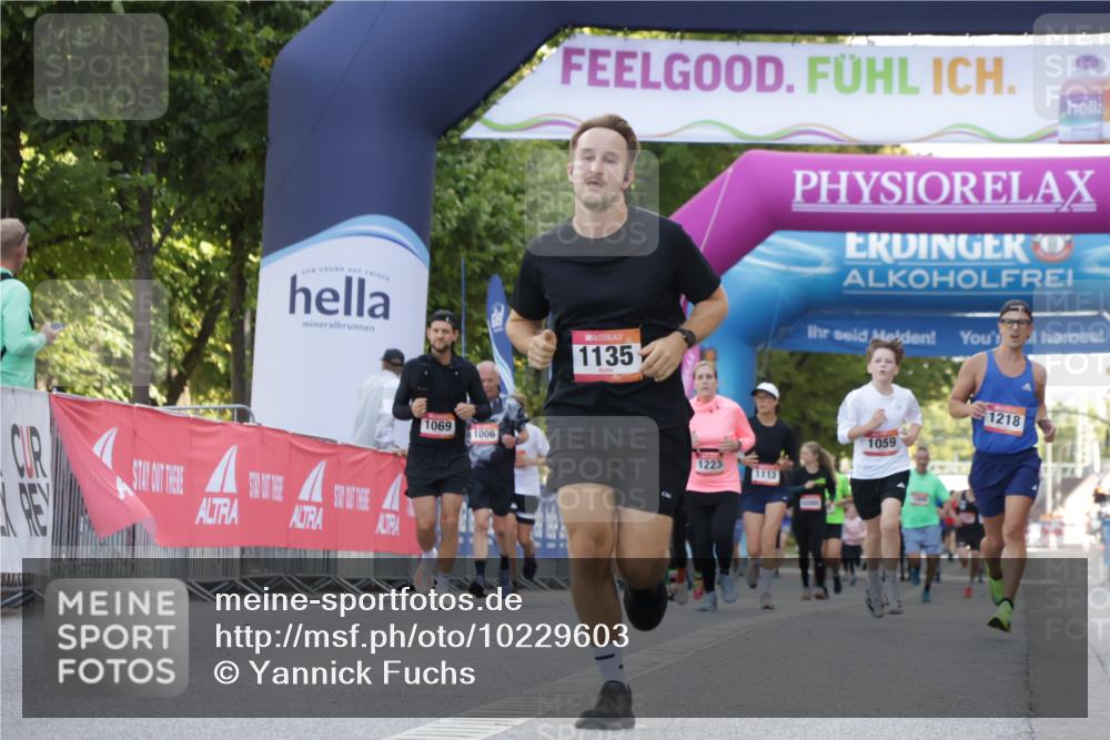 06.09.2026 - CURREX Alsterlauf Yannick Fuchs http://msf.ph/oto/10229603 06.09.2026 11:47:39 Ziel 1081, 1083, 1085, 1111, 1135, 1194, 1333, 8070, 8139, 8236 meine-sportfotos.de
